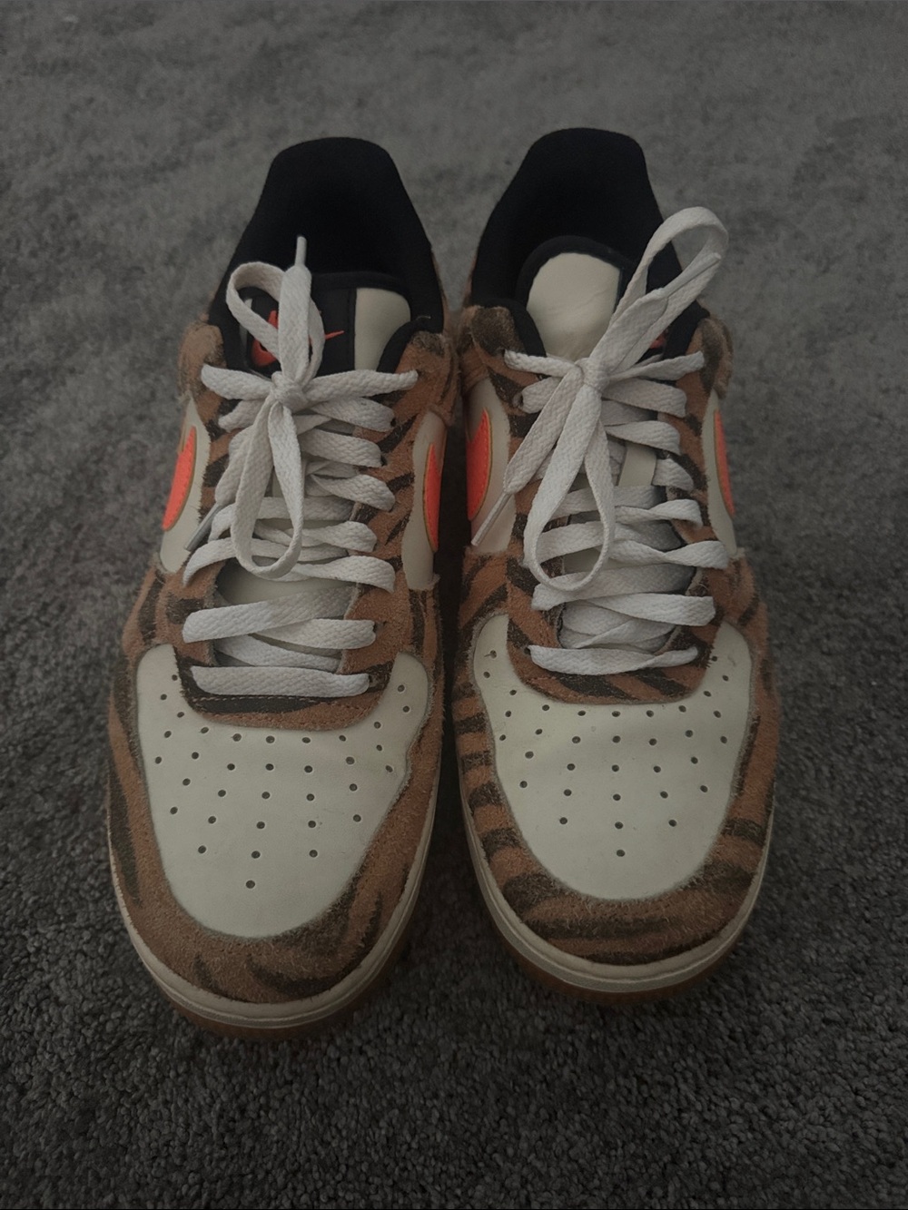 Men's Nike Tiger Print Low-Top Sneakers with Orange Accent